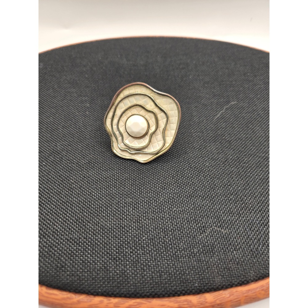 Vintage Cream Enamel Wavy Flower Statement Ring Gold Tone UV Reactive Size 6.25